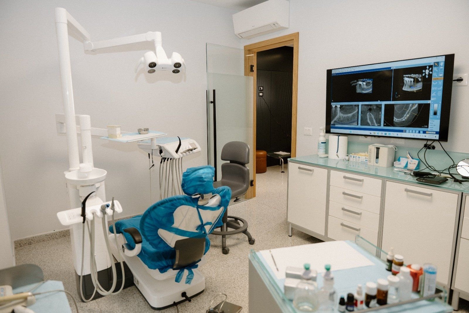 Gabinete con pantalla CBCT
